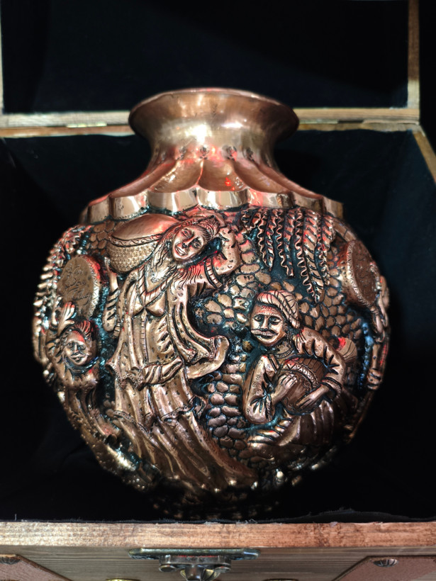 گلدان قلمزنی برجسته مسی سه بعدی
